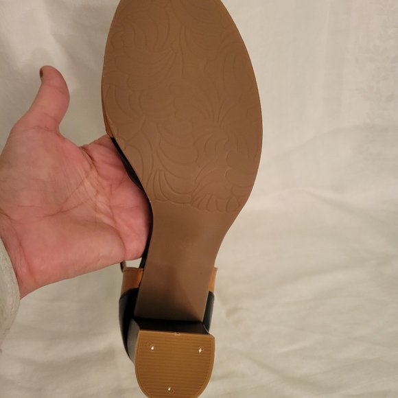 Brand New Retro Style Pumps - Picture 5 of 7